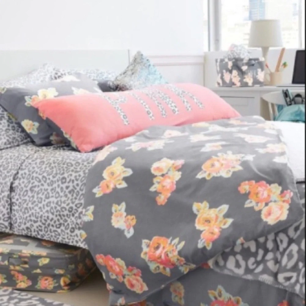 PINK VICTORIA SECRETS Gray Floral Twin Duvet Cover